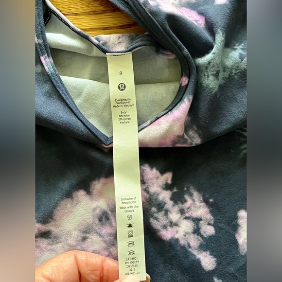 Lululemon Crop Tank Top - Tie Dye - size 8 - Picture 3 of 8